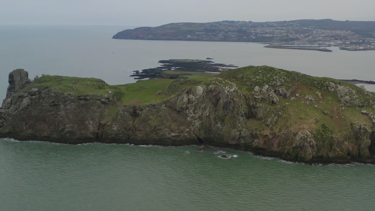 disparo de seguimiento inverso, el ojo de irlanda en el acantilado