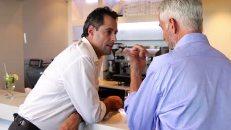 Two-men-chatting-and-drinking-beer