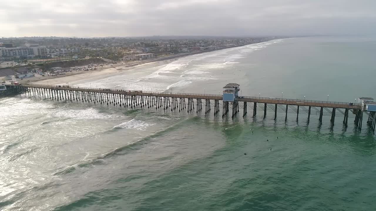 muelle de california junto al mar