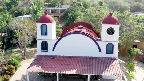 iglesia típica mexicana en el pueblo mazunte oaxaca