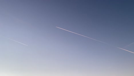 Airliners-fly-leaving-behind-white-streaks