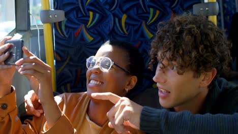 Couple-clicking-photos-with-mobile-phone-while-travelling-in-bus-4k