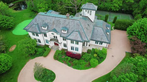 drone footage of opulence in lake forest, illinois