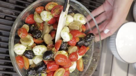 Young-woman-preparing-salads-in-a-glass-jar,-Vertical-view