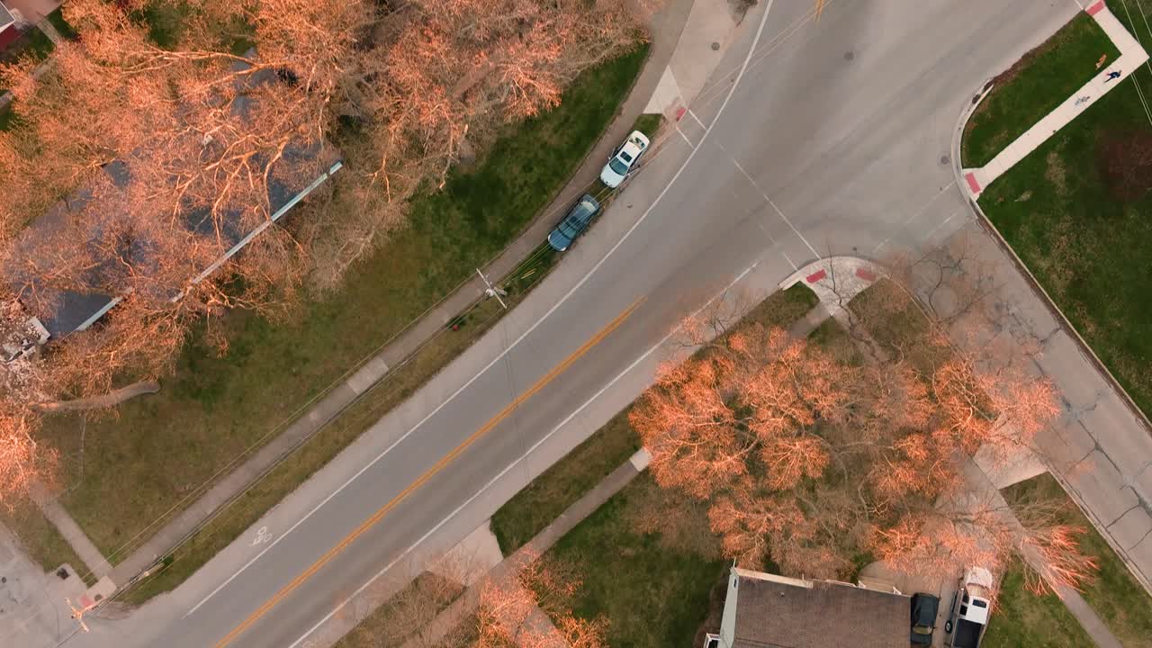 신선한 거리의 그리드를 따라 앞으로 밀어