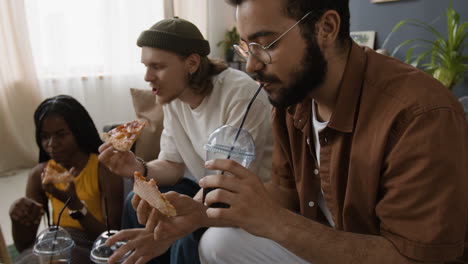 friends eating pizza and drinks at home