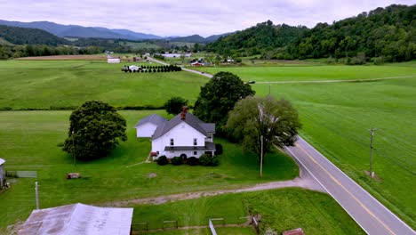 fast-aerial-push-over-old-farmhouse-near-mountain-city-tennessee