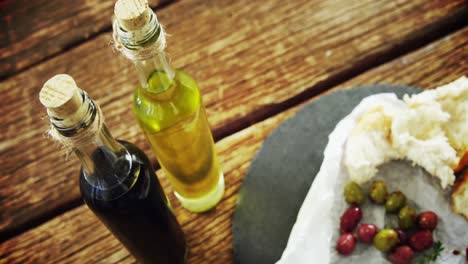 Olives-and-pieces-of-bread