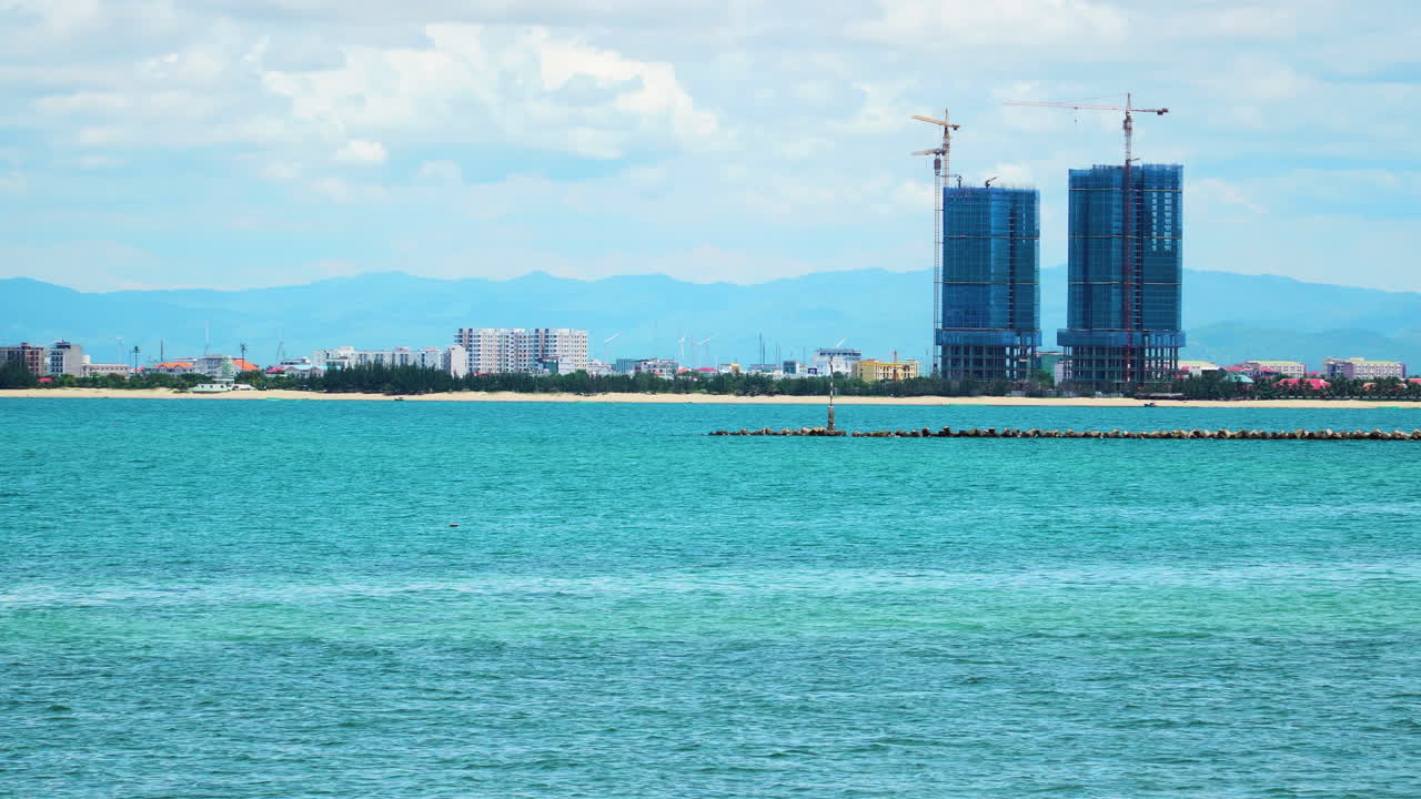 베트남 판랑시 워터프론트 건설 중인 고층 빌딩