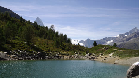 timelapse matterhorn con lago alpino, grunsee bei, suiza, europa