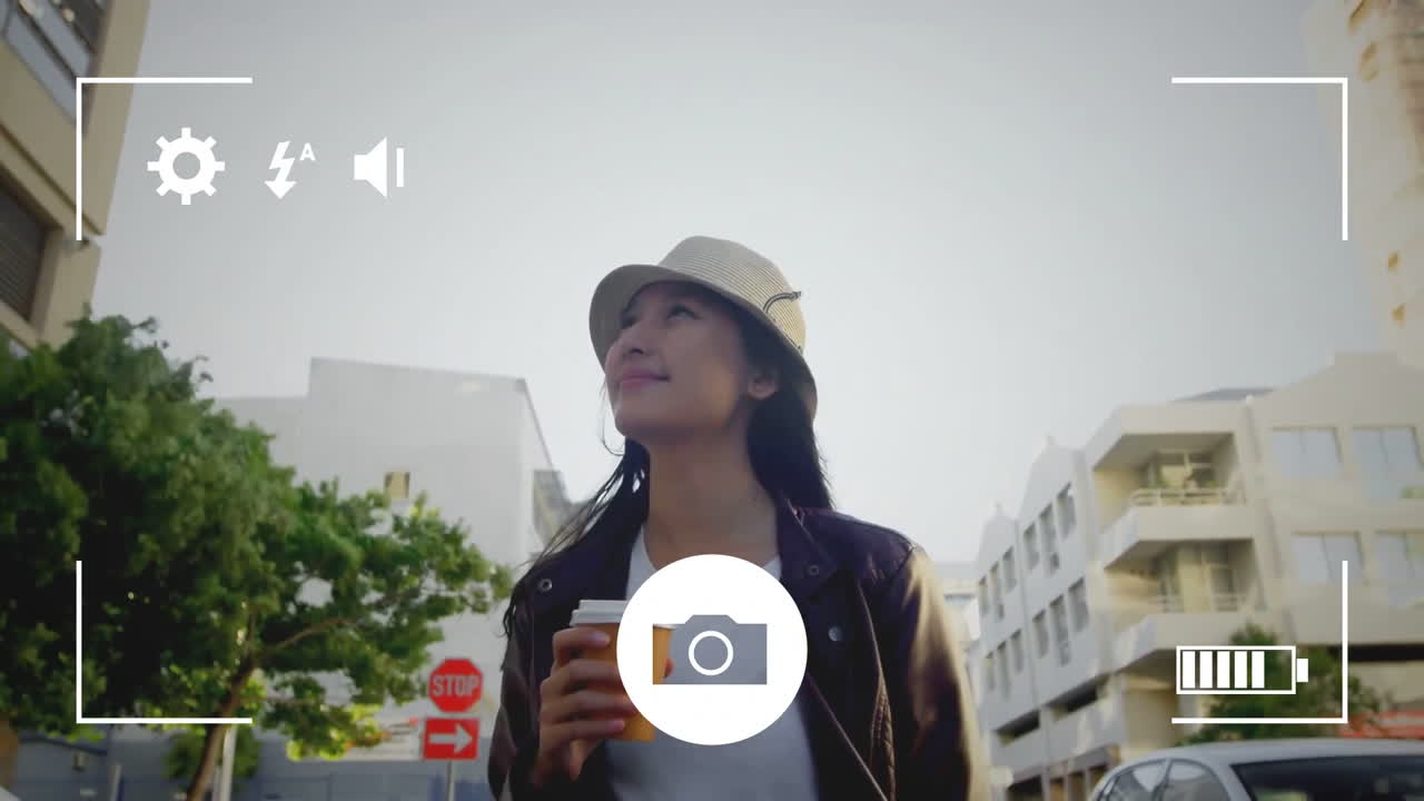 tomando fotos de una mujer en una cámara digital