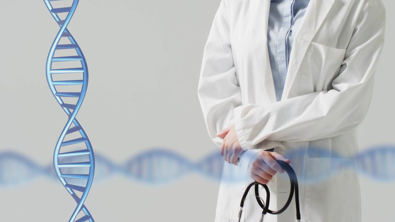 Su indicazione, una dottoressa che regola lo stetoscopio mentre una sovrapposizione a elica di DNA si sposta per mostrare un legame genetico.