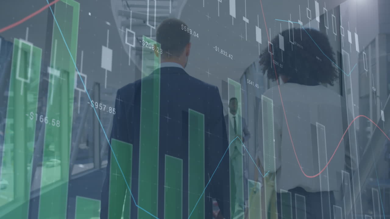animación del procesamiento de datos estadísticos sobre la vista trasera de un hombre y una mujer diversos caminando en la oficina