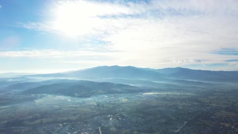大山的空中景色 4k 視頻無人機