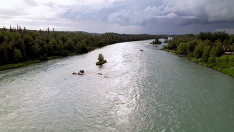 el río kenai aéreo cerca de soldotna, alaska