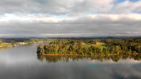 Bellas-Imágenes-Aéreas-De-Lapso-De-Tiempo-Del-Valle-Del-Río-Tennessee-Tomadas-De-Concord-Cove