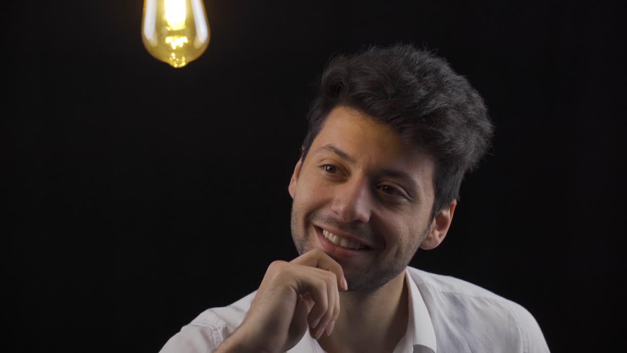 pensar y encontrar ideas creativas.