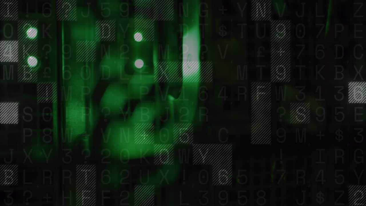 animación de números y letras sobre fondo negro