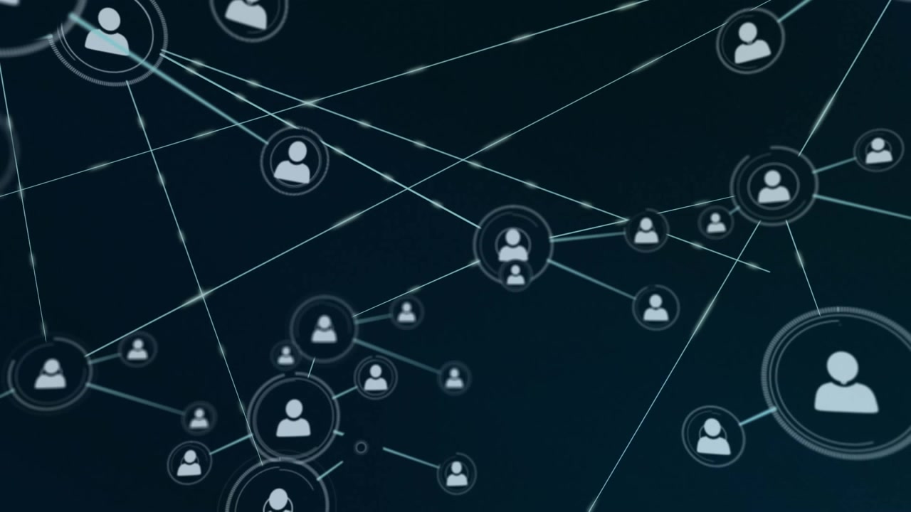 Siyah ekranda görselleştirilen çevrimiçi topluluk, küresel internet bağlantısını vurguluyor.