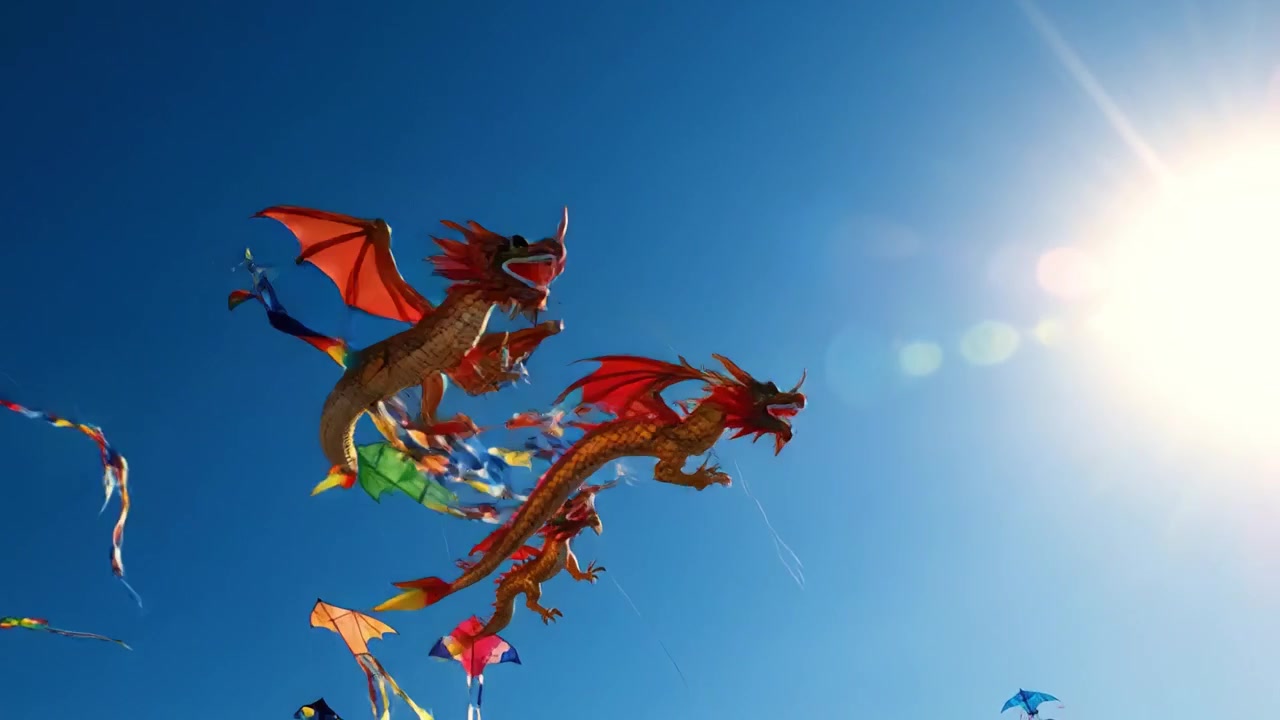 Una vibrante exhibición de cometas coloridas bailando en el cielo contra un sol brillante, creando una atmósfera de alegría y libertad al aire libre