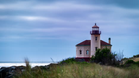 4k-time-lapse-of-Coquille-River-lighthouse-in-Bandon,-Oregon-Coast,-USA,-moody-weather