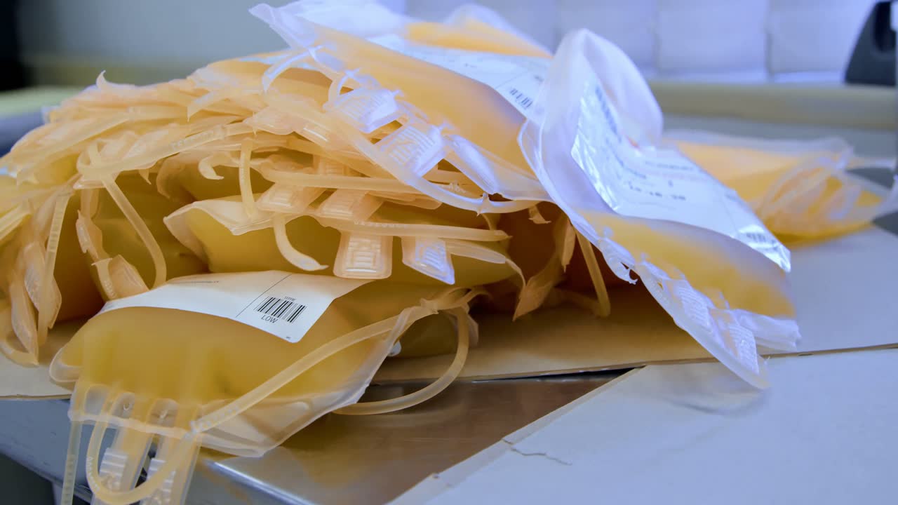 혈액 은행의 혈액 플라즈마 봉투 4k