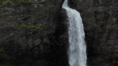 Manafossen---Cascada---Noruega---Cascada-De-Noruega