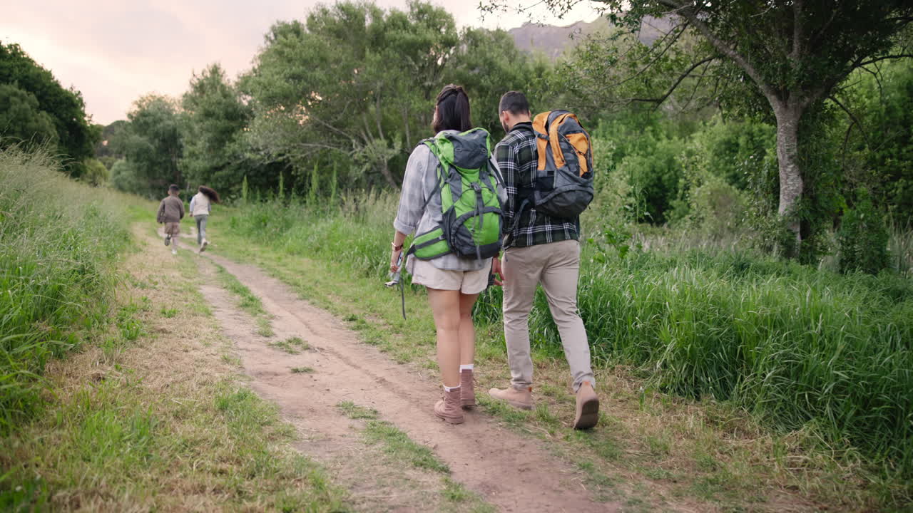 aventura de senderismo familiar