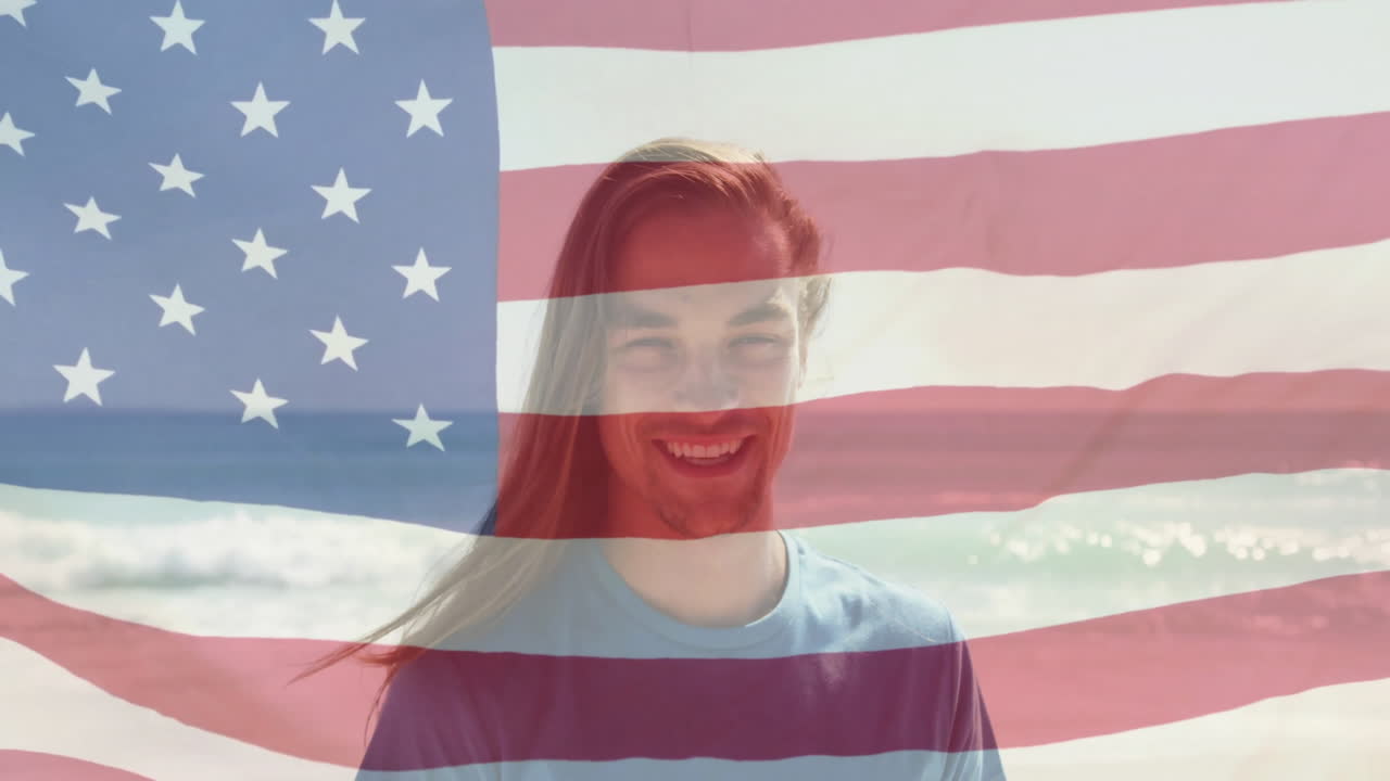 배경 에 미국 발 애니메이션 이 있는 해변 에서 미소 짓는 사람