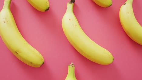 Video-of-fresh-bananas-on-pink-background