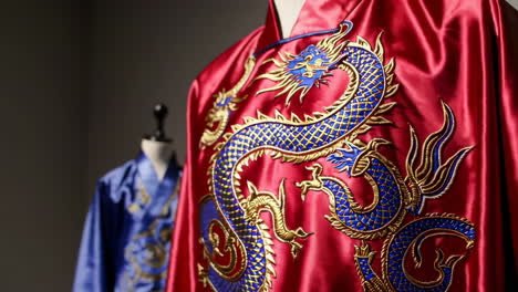 traditional chinese clothing display