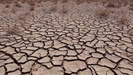 tierra agrietada seca