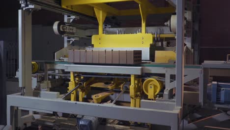 línea de producción de ladrillos en acción