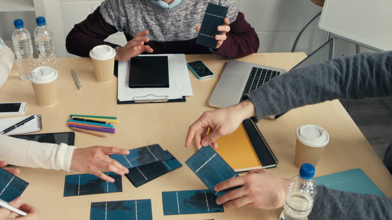 사업가, 프레젠테이션 및 태양 전지 패널 디자인