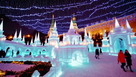 castillo de hielo por la noche
