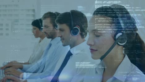 animazione dell'elaborazione dei dati su uomini d'affari caucasici in ufficio