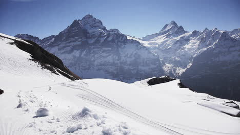 lugar de esquí para turistas que visitan los alpes suizos grindelwald