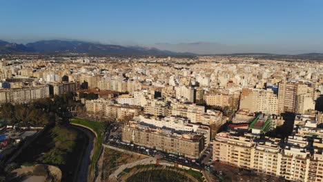 toma panorámica con drone sobre palma de mallorca