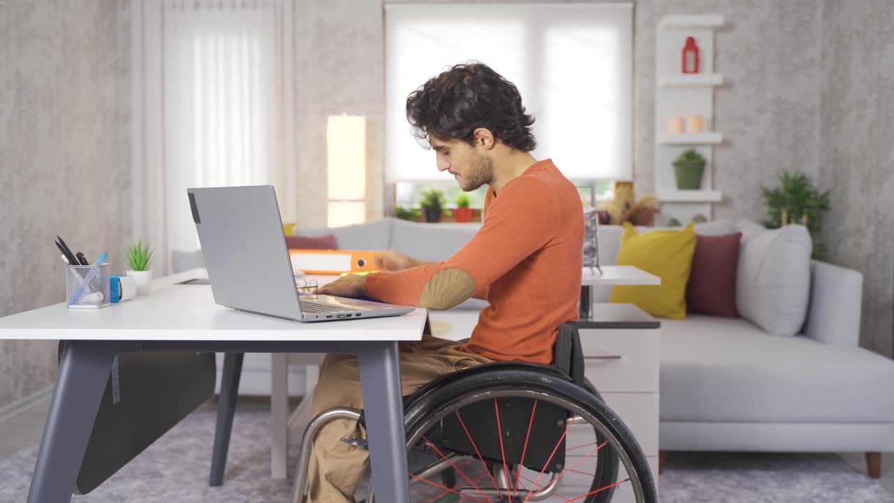 el joven discapacitado que llora está estresado.