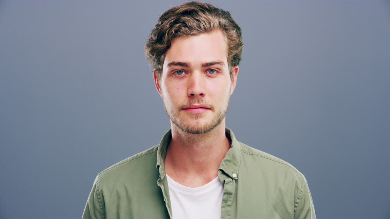 웃는 젊은 남자의 초상화