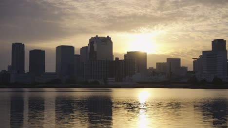 Sunrise-over-Yodogawa-and-Umeda-Skyline,-Osaka-City-Japan