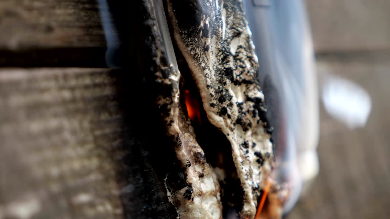 enchufe de pared, se produjo un incendio de humo