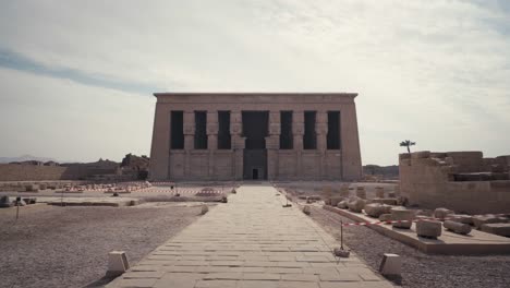 The-front-facade-of-the-Hathor-Temple-in-Dendera,-Egypt