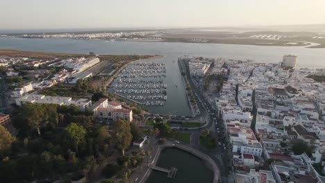 puerto y pueblo de ayamonte, andalucía en españa