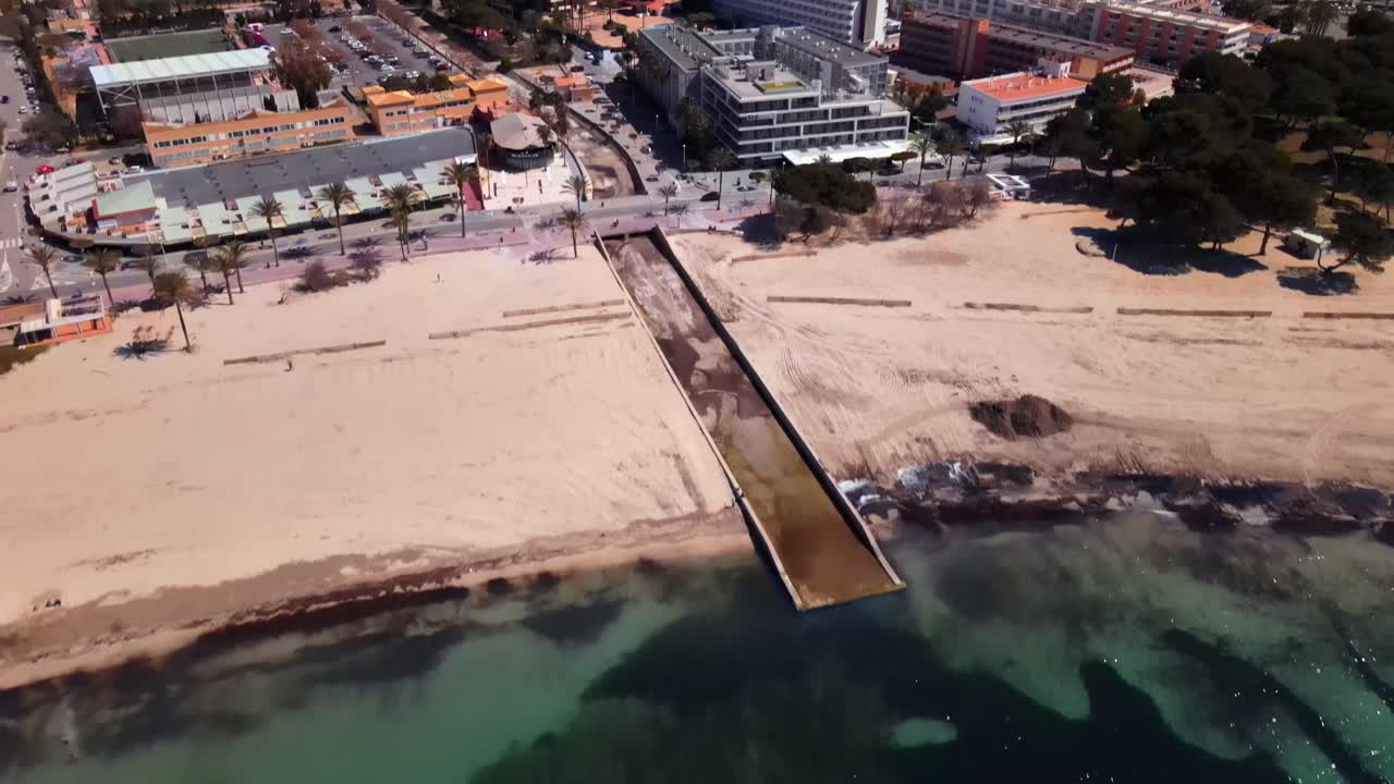 Discover the stunning beauty of Santa Ponsa with its clear turquoise waters and golden sandy beach. Enjoy a peaceful day by the sea in this picturesque Mallorca destination.