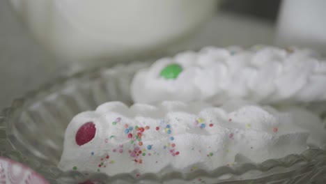 Closeup-of-two-meringue-in-a-bowl