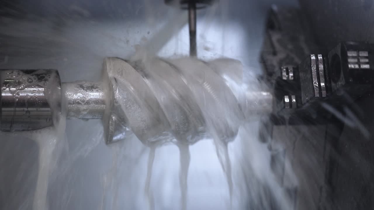 금속 가공 cnc lathe milling machine. 금속 절단 현대 가공 기술.