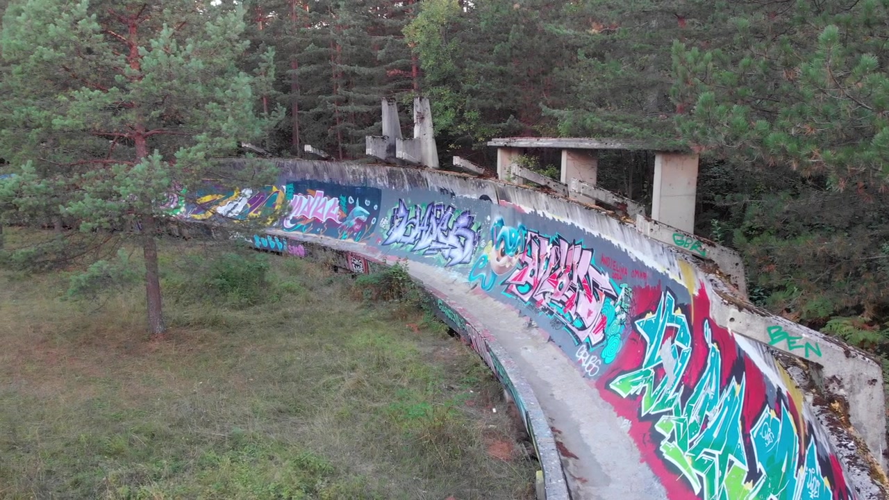 Aerea: Pista olimpica di bob di Sarajevo sul monte Trebević.