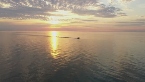 presque isla 4k drone video barco atardecer