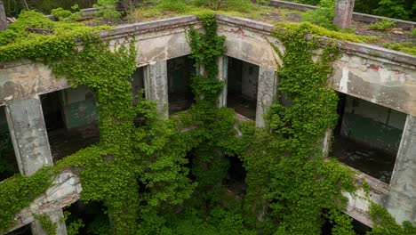 nature reclaims space: an overgrown abandoned building with dense greenery and crumbling walls showcasing the beauty of decay and urban exploration